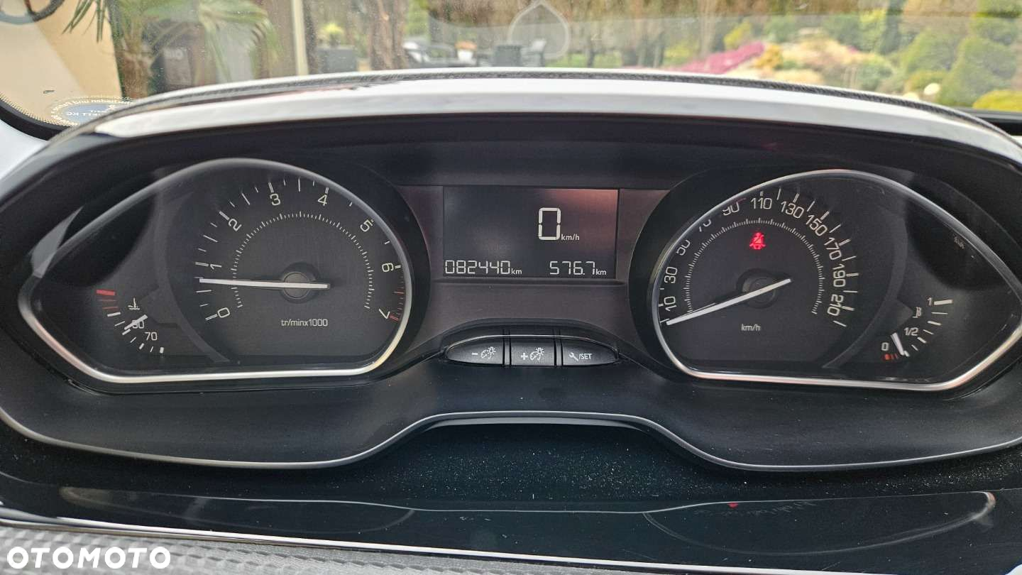 Peugeot 208 PureTech 110 Stop & Start Signature - 26