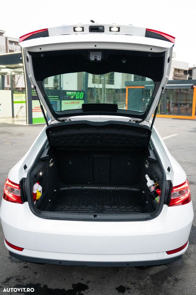 Skoda Superb 1.6 TDI DSG Style - 5