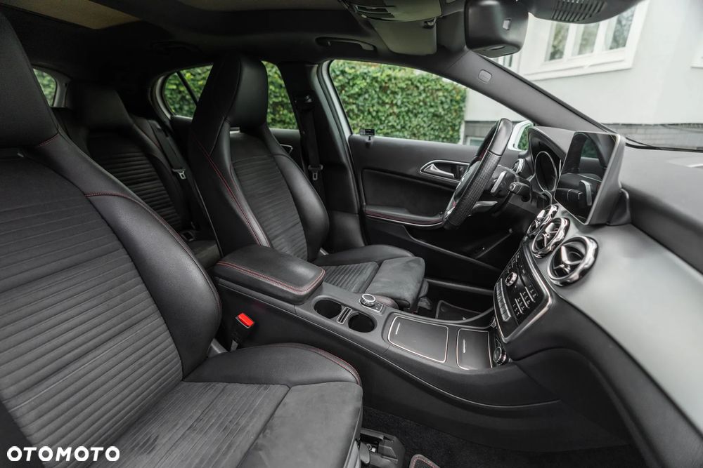 Mercedes-Benz GLA 200 7G-DCT AMG Line - 14