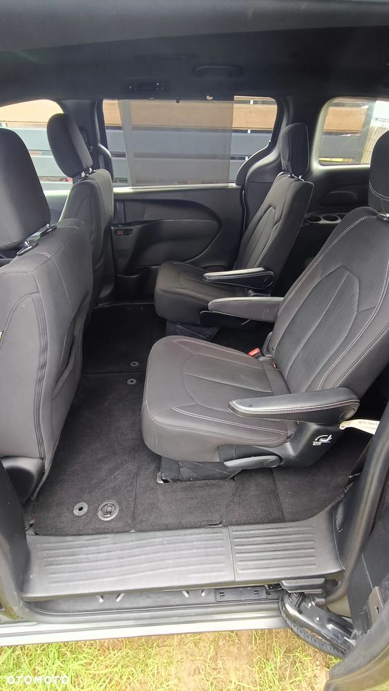 Chrysler Pacifica - 29