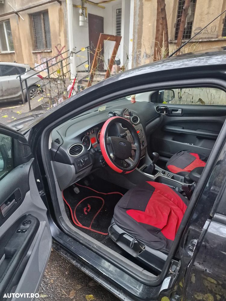Ford Focus 1.6i Anniversary - 4