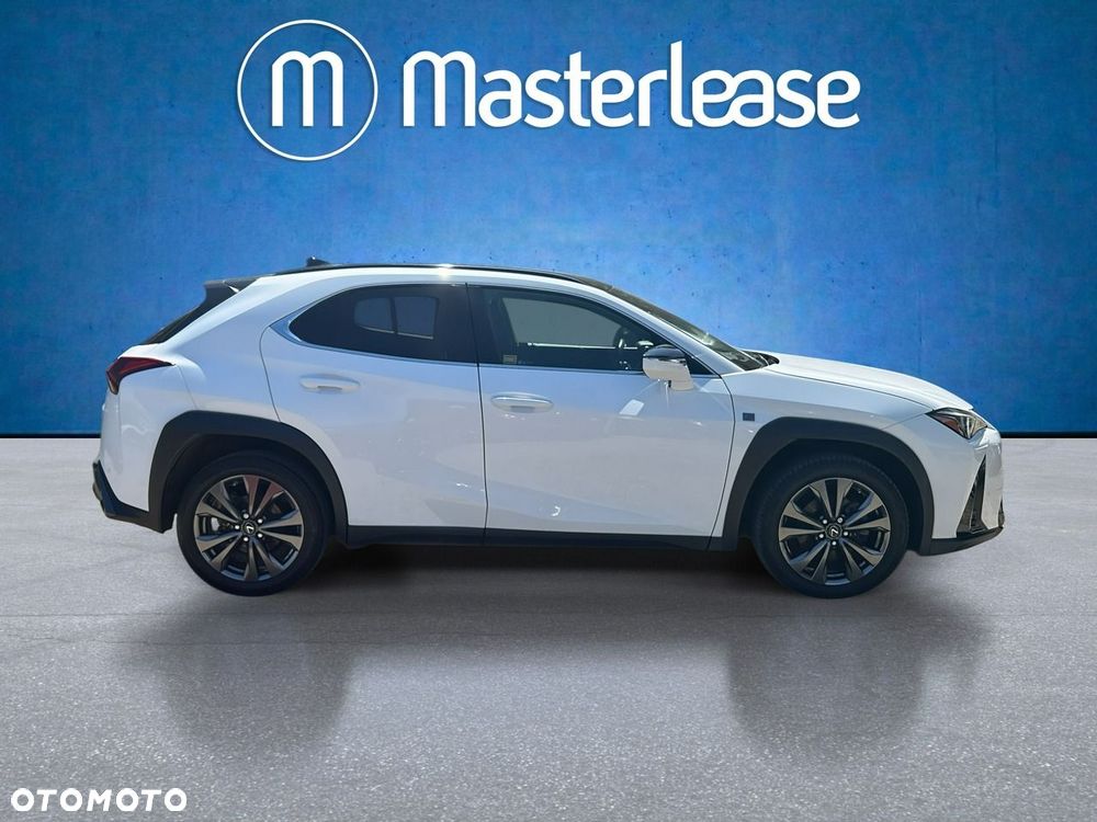 Lexus UX - 4