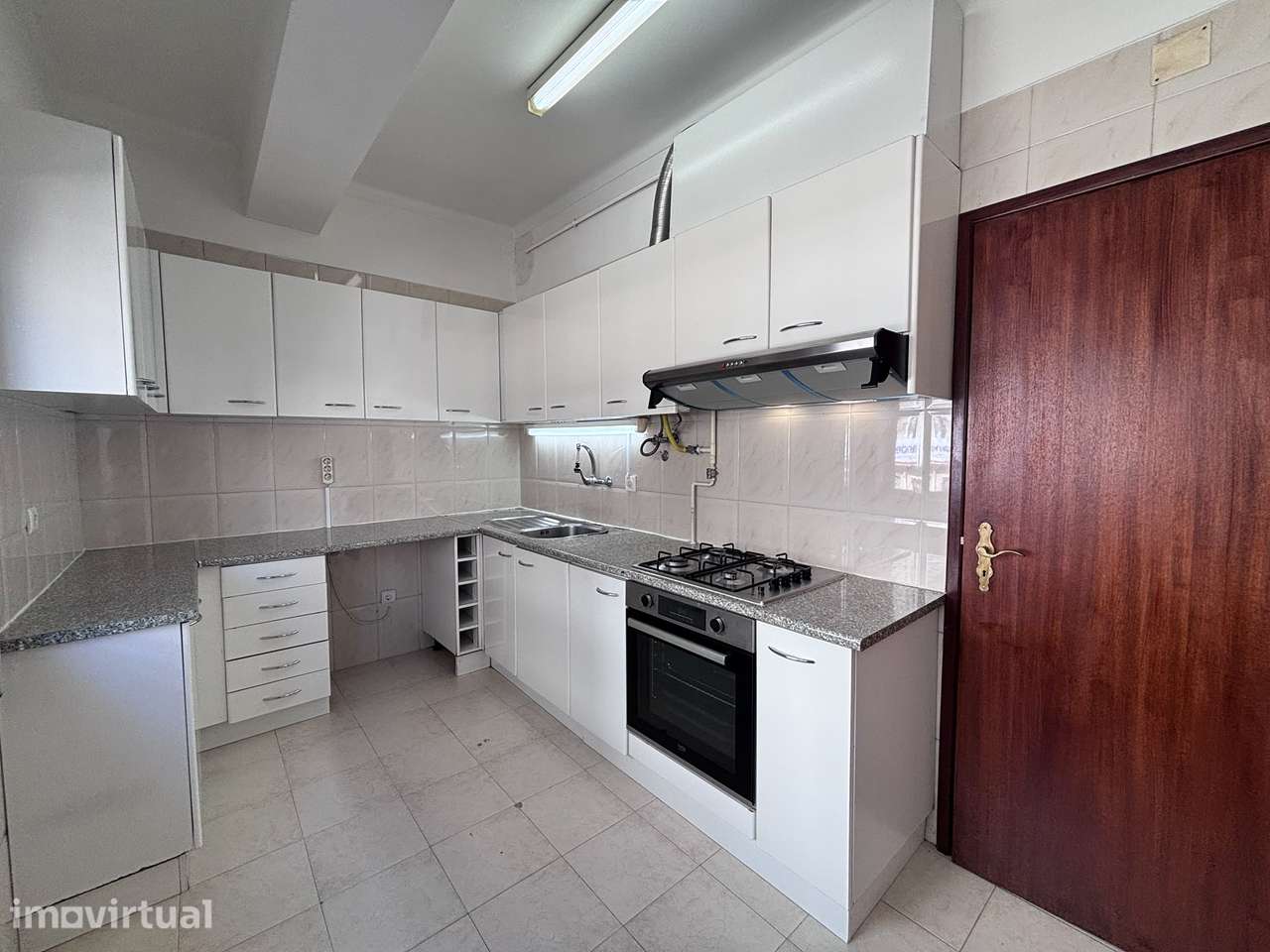 T1 Com Lugar de Garagem no Centro da Cidade - Viseu - Grande imagem: 3/9