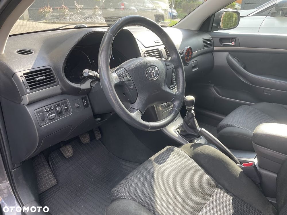 Toyota Avensis 2.0 D-4D Luna - 11