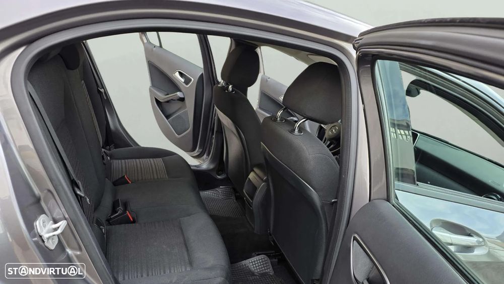 Mercedes-Benz A 180 CDI (BlueEFFICIENCY) Urban - 12