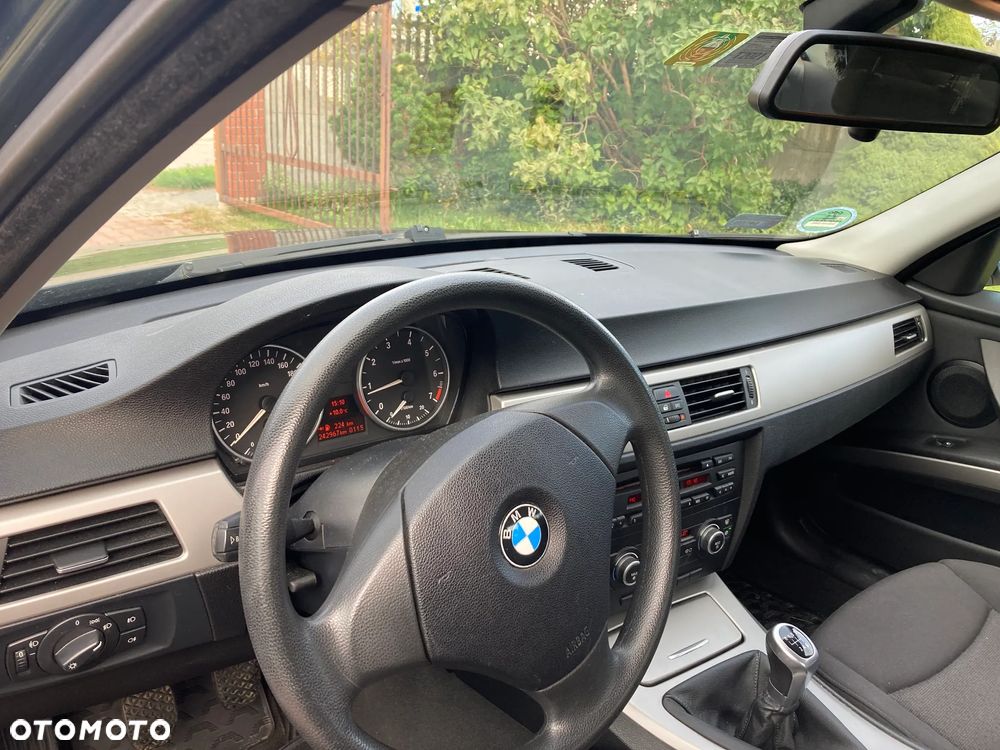 BMW Seria 3 318i - 10