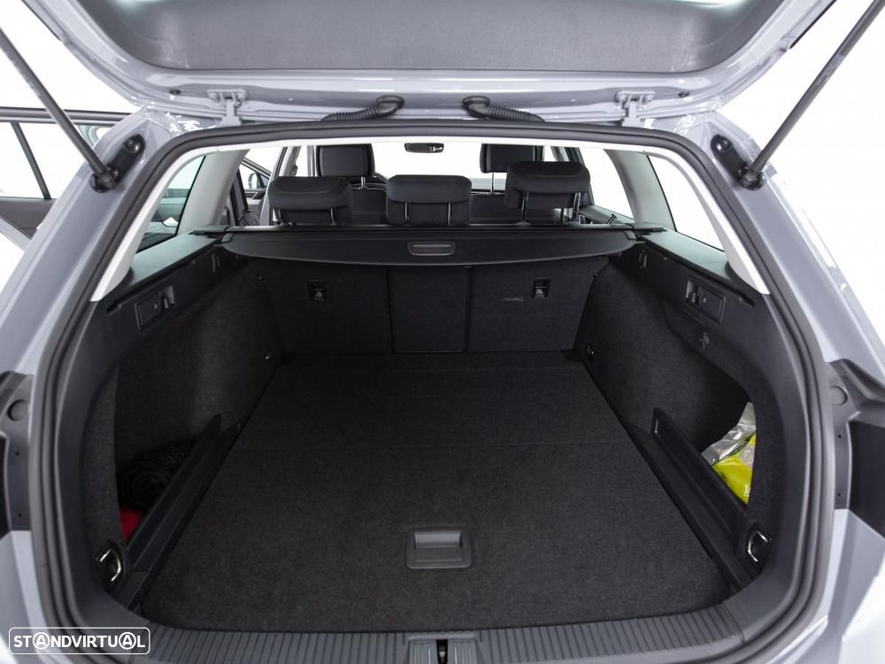 VW Passat Variant 2.0 TDI Business DSG - 13