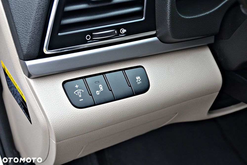 Hyundai Elantra - 35