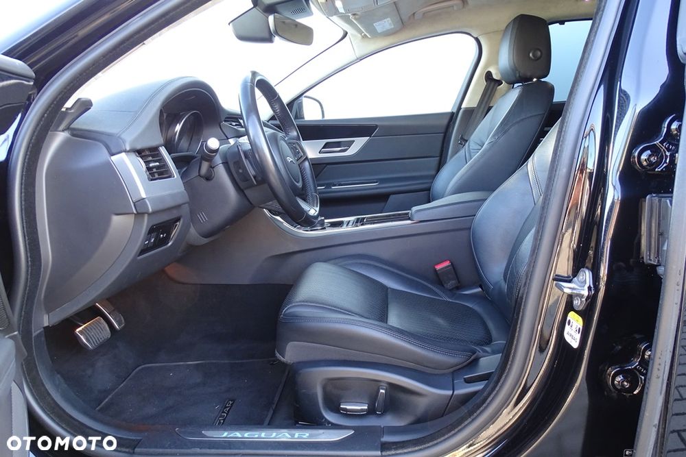 Jaguar XF 20d Prestige - 10