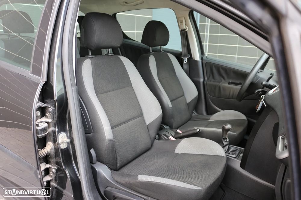 Peugeot 207 1.4 16V Trendy - 12
