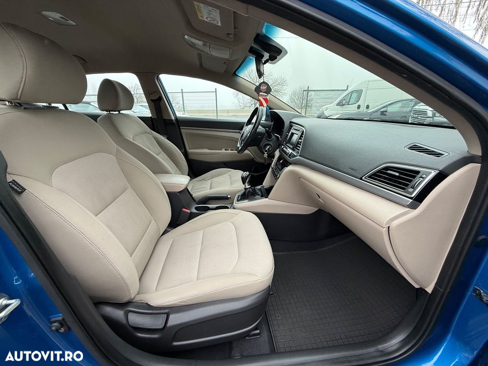 Hyundai Elantra 1.6 CRDI Exclusive - 6