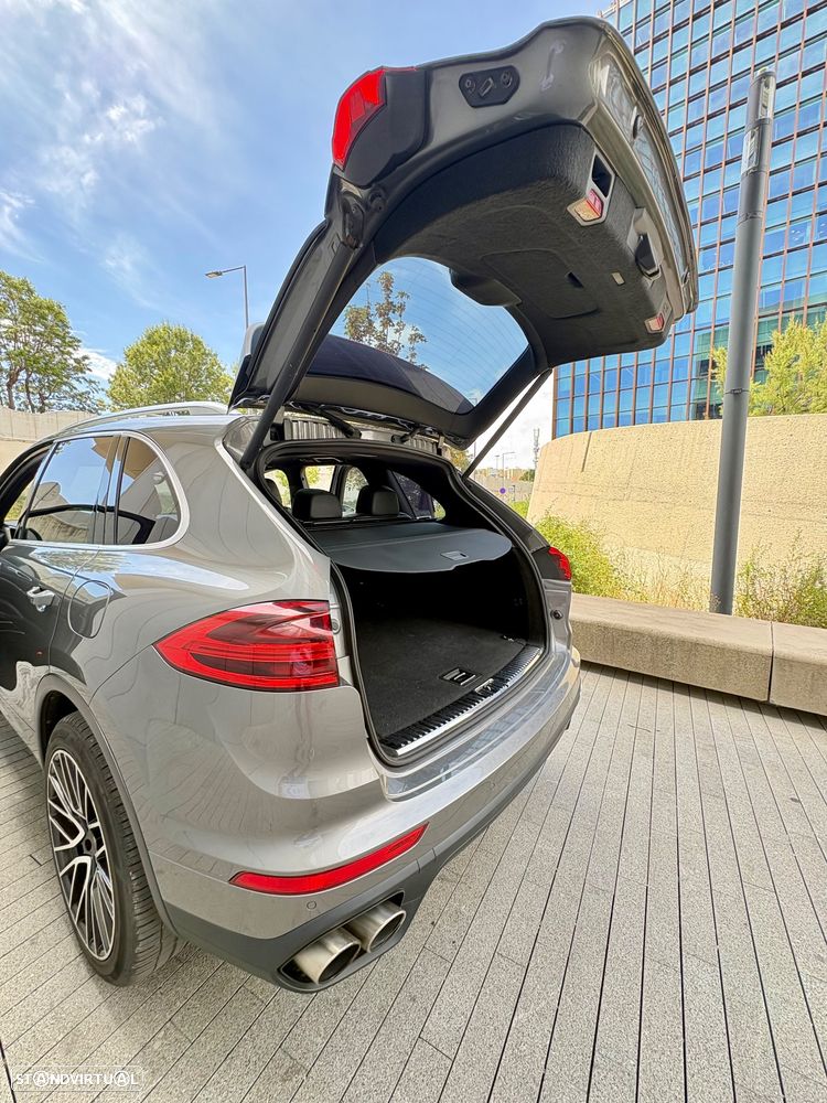 Porsche Cayenne S - 23