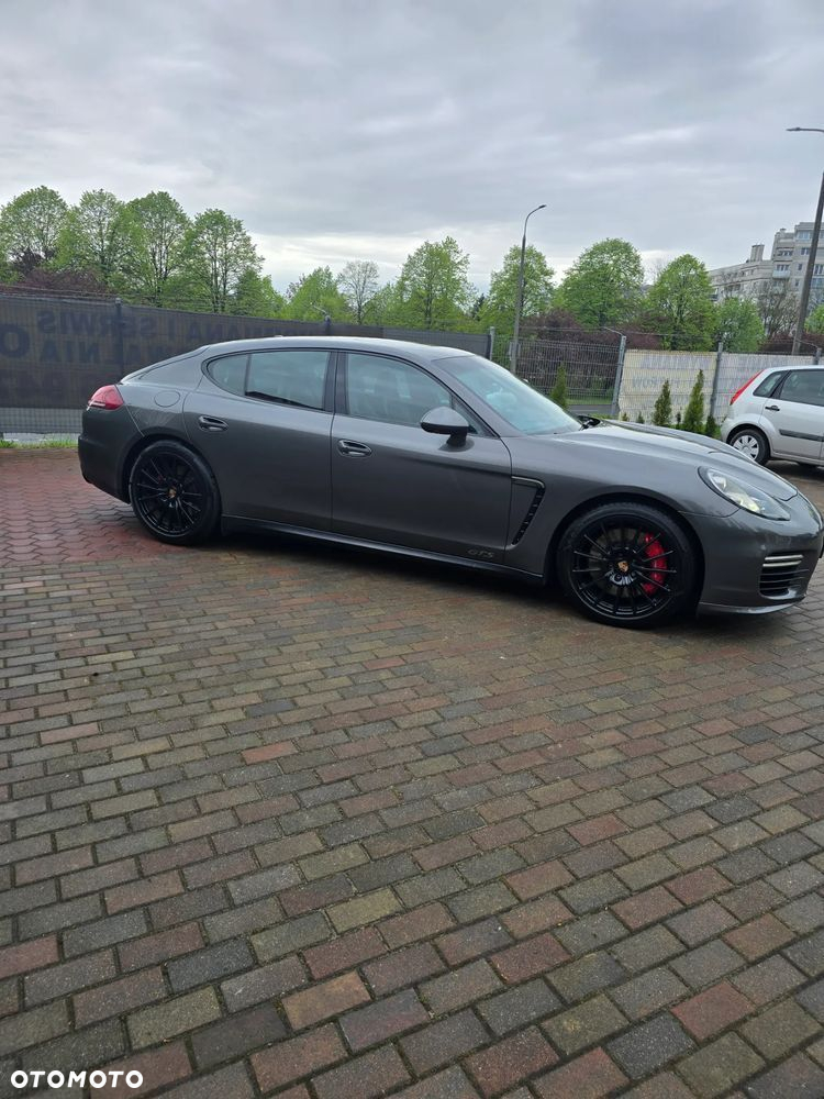 Porsche Panamera GTS - 4