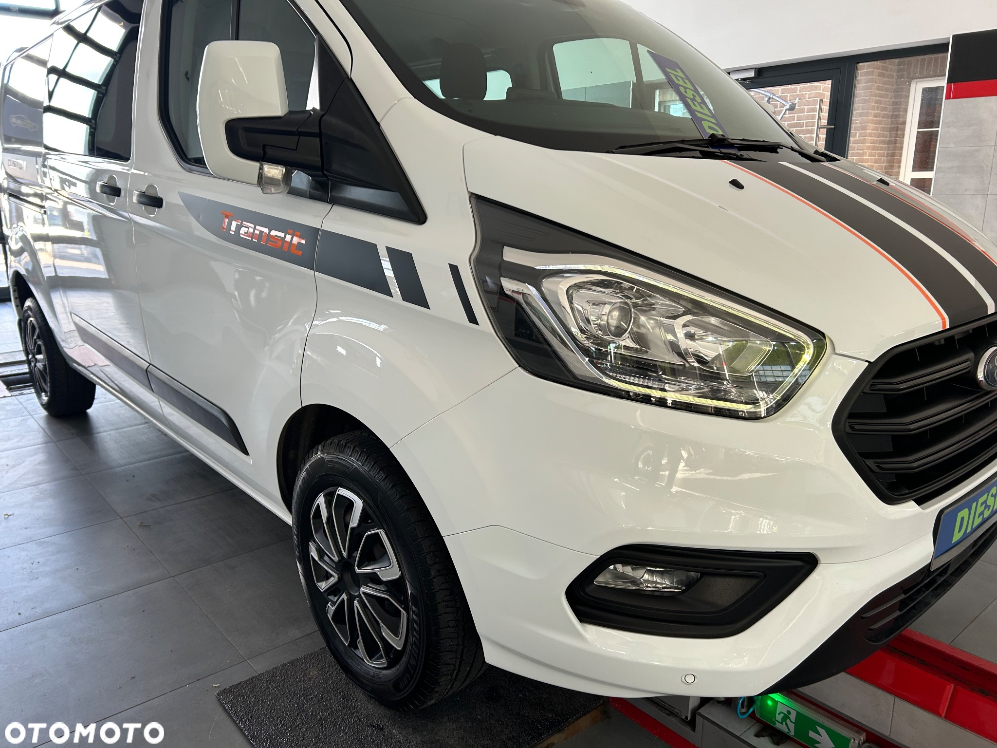 Ford Transit Custom 320 L1H2 VA Trend Nugget - 29