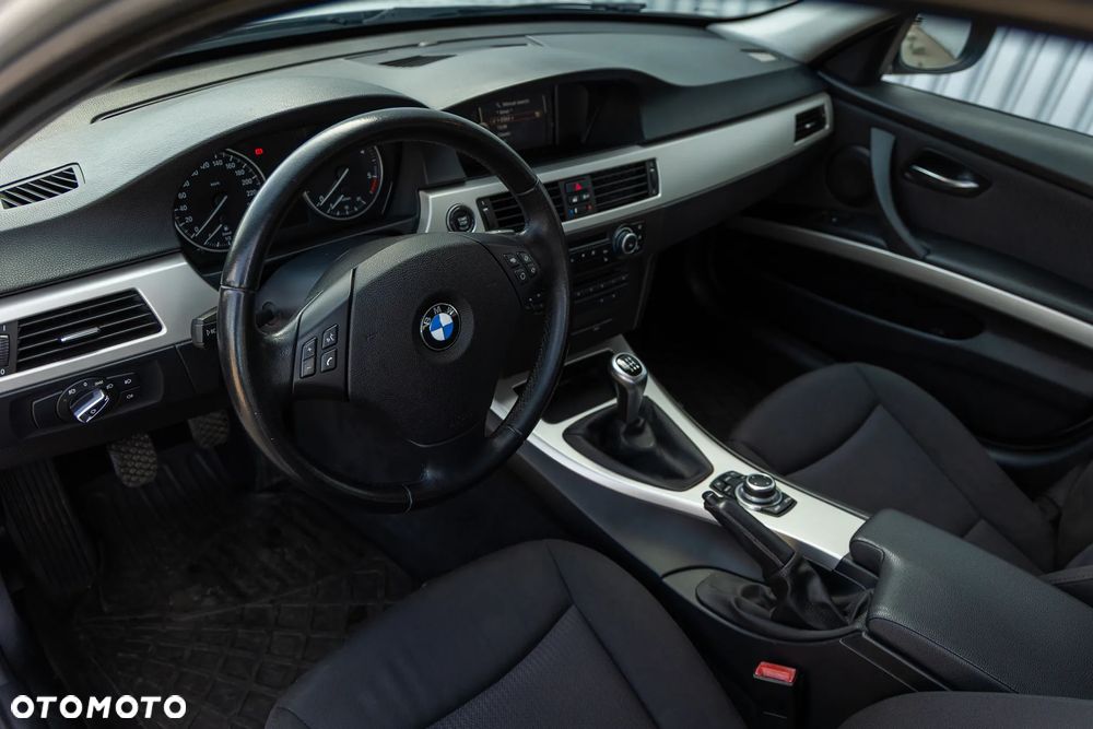 BMW Seria 3 318d DPF - 17