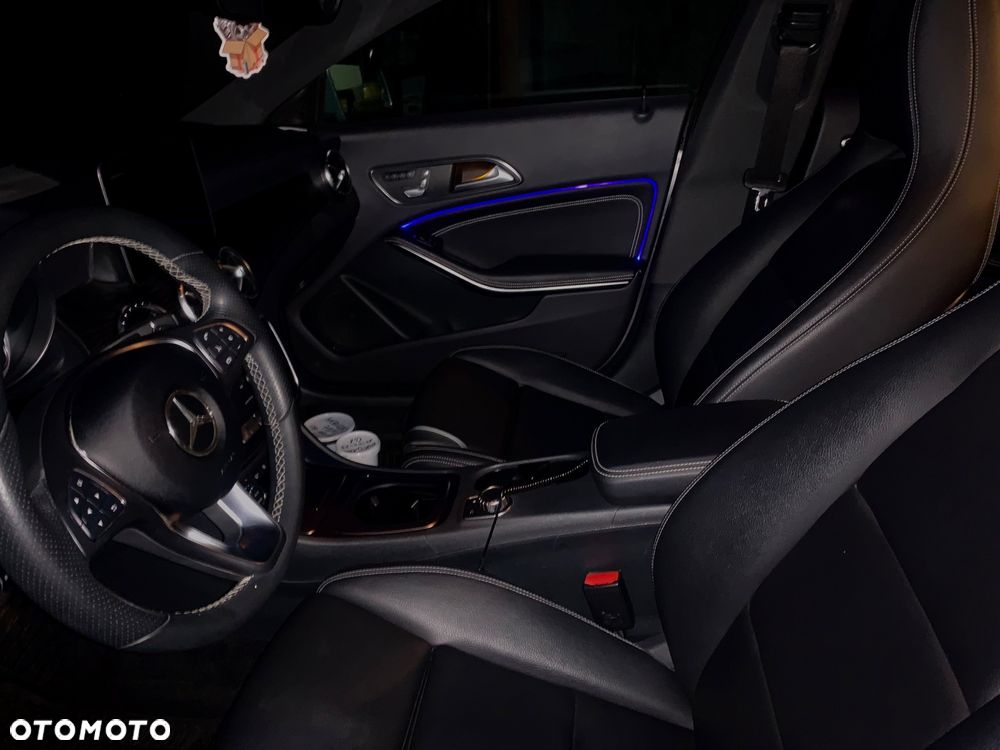 Mercedes-Benz CLA 250 4-Matic AMG Line - 31