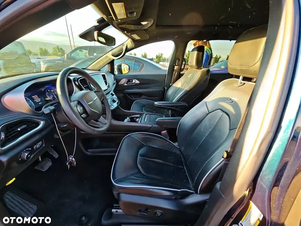 Chrysler Pacifica - 7