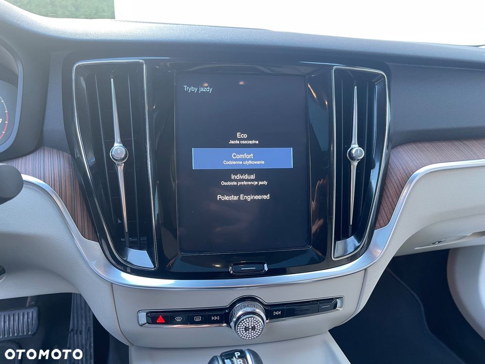 Volvo S60 T5 Momentum Pro - 17