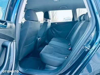 Volkswagen Passat 2.0 TDI Comfortline - 8