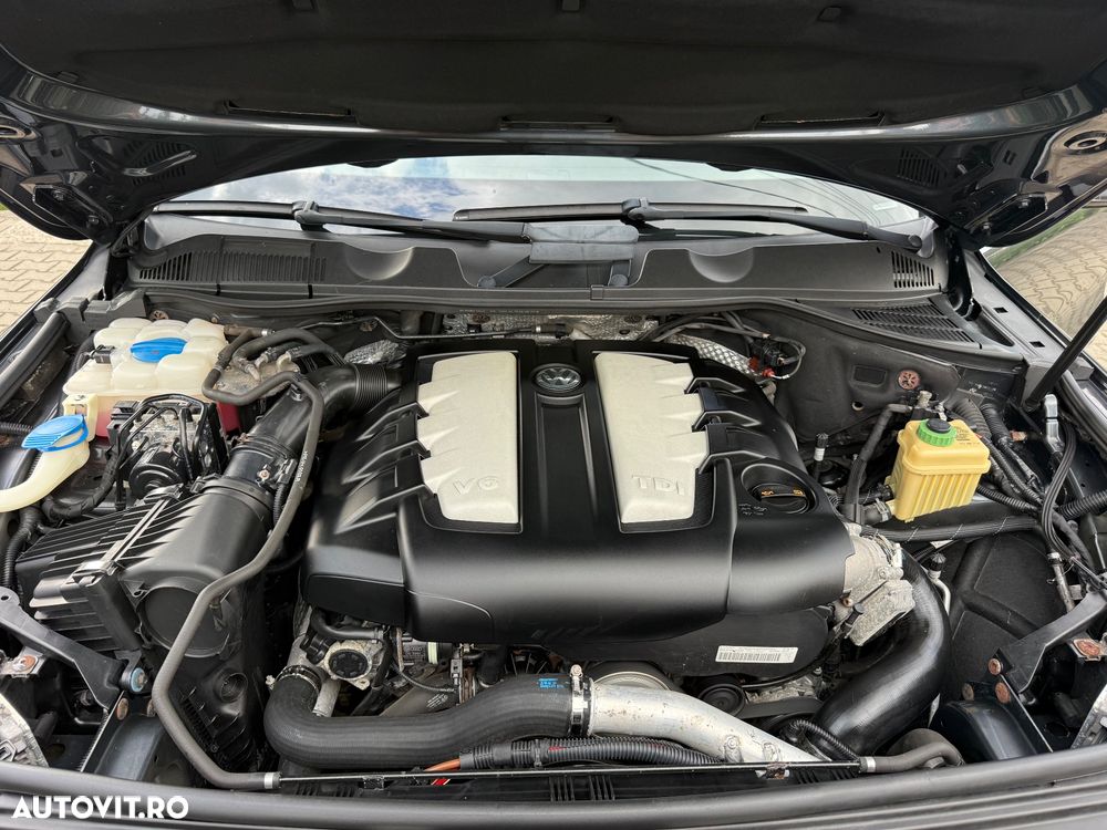 Volkswagen Touareg - 11