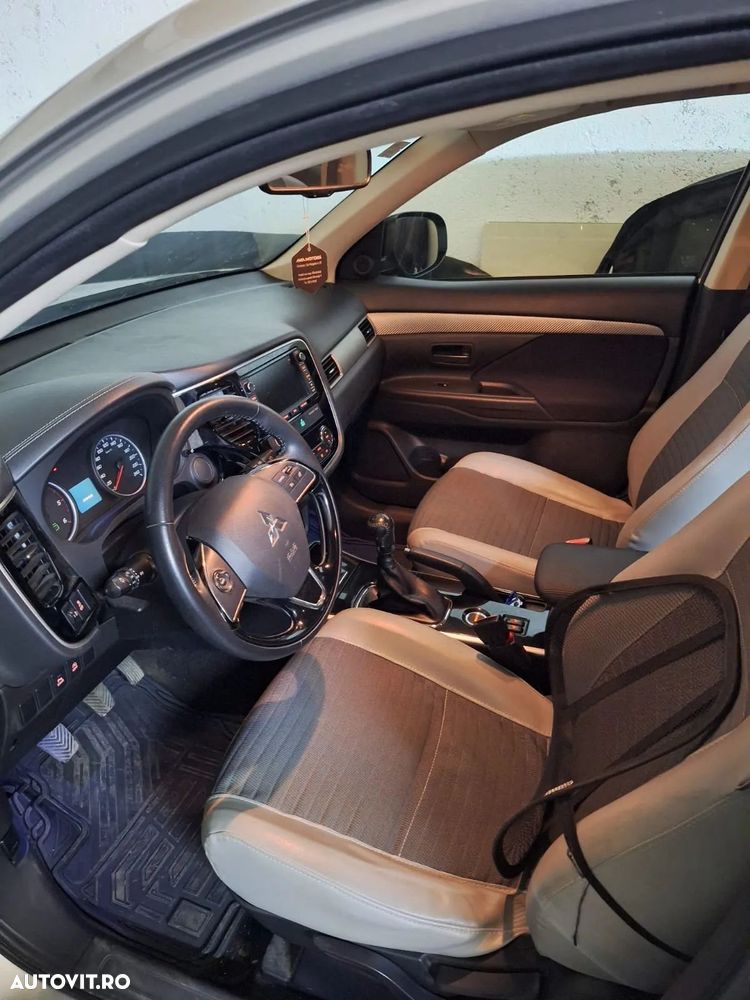 Mitsubishi Outlander 2.2 Litre DI-D AWD Invite+ - 5