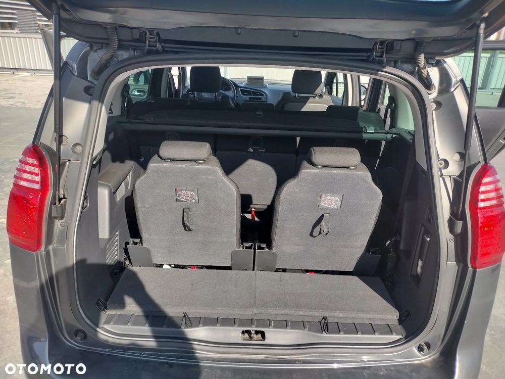 Peugeot 5008 - 10