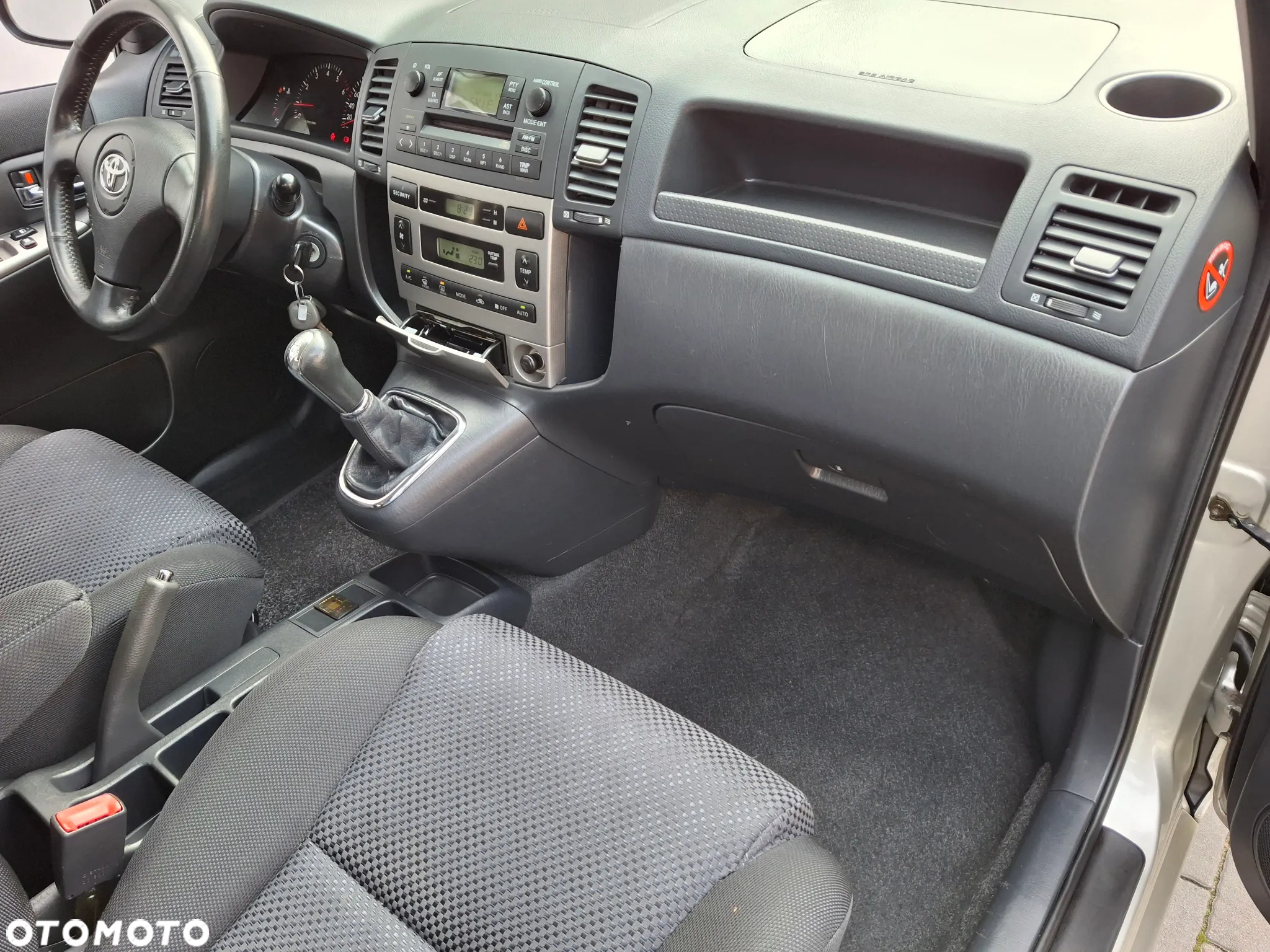 Toyota Corolla Verso 2.0 D-4D Sol - 23