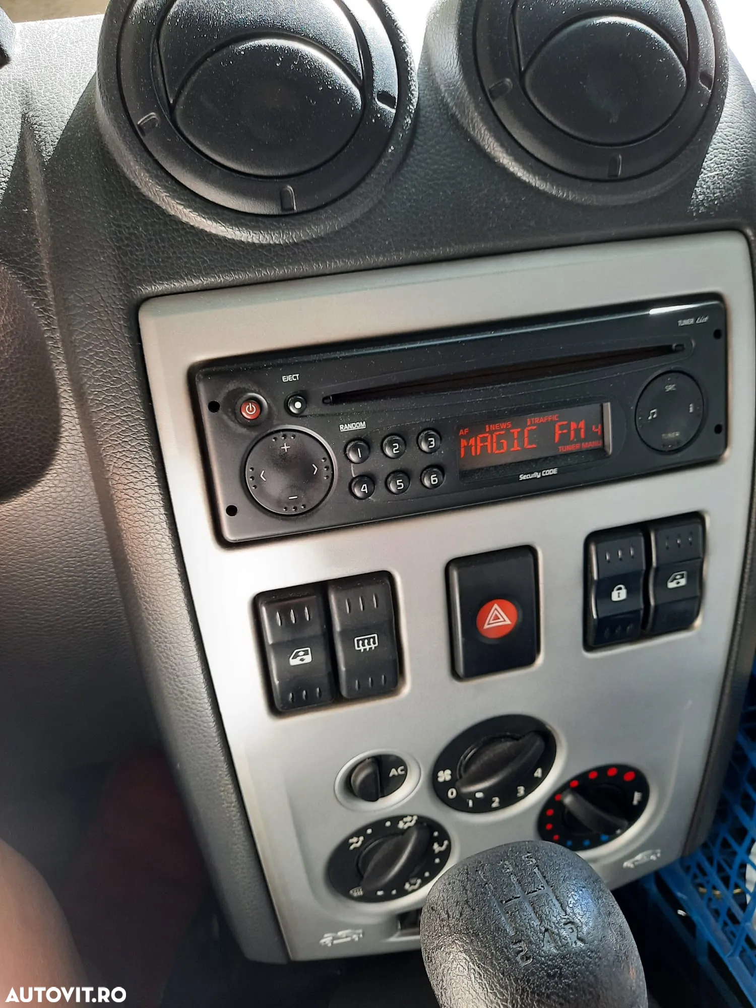 Dacia Logan 1.6 MPI Ambition - 11