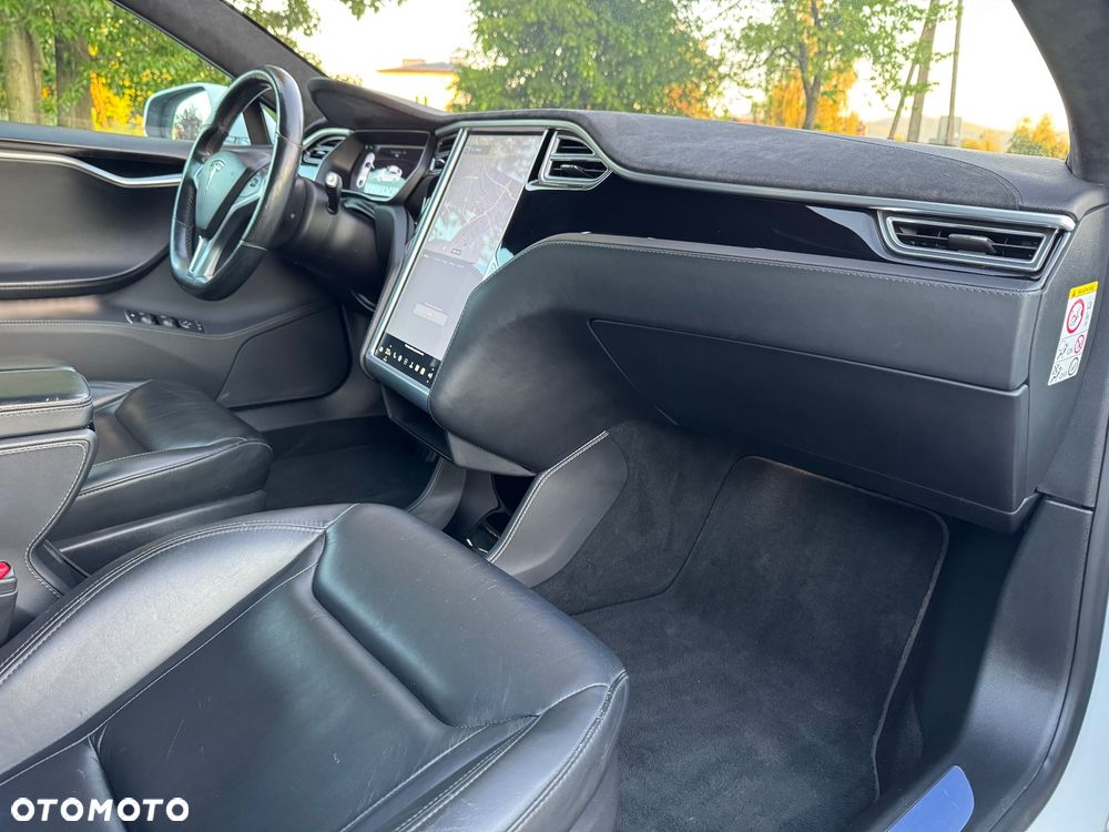 Tesla Model S - 21