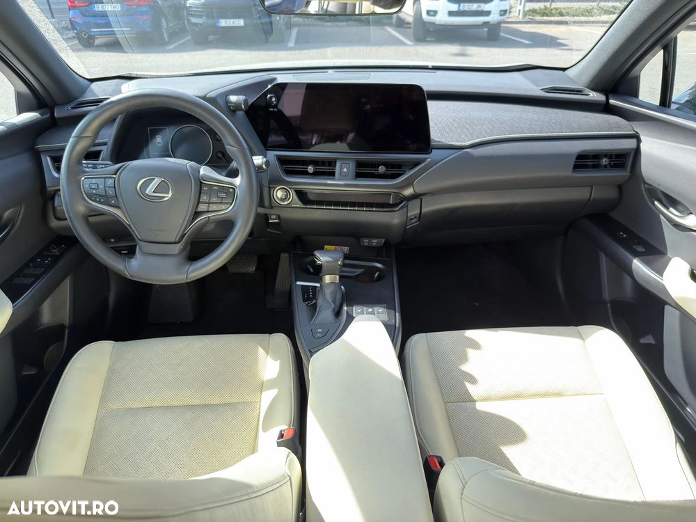 Lexus UX 250h E-FOUR Executive - 7
