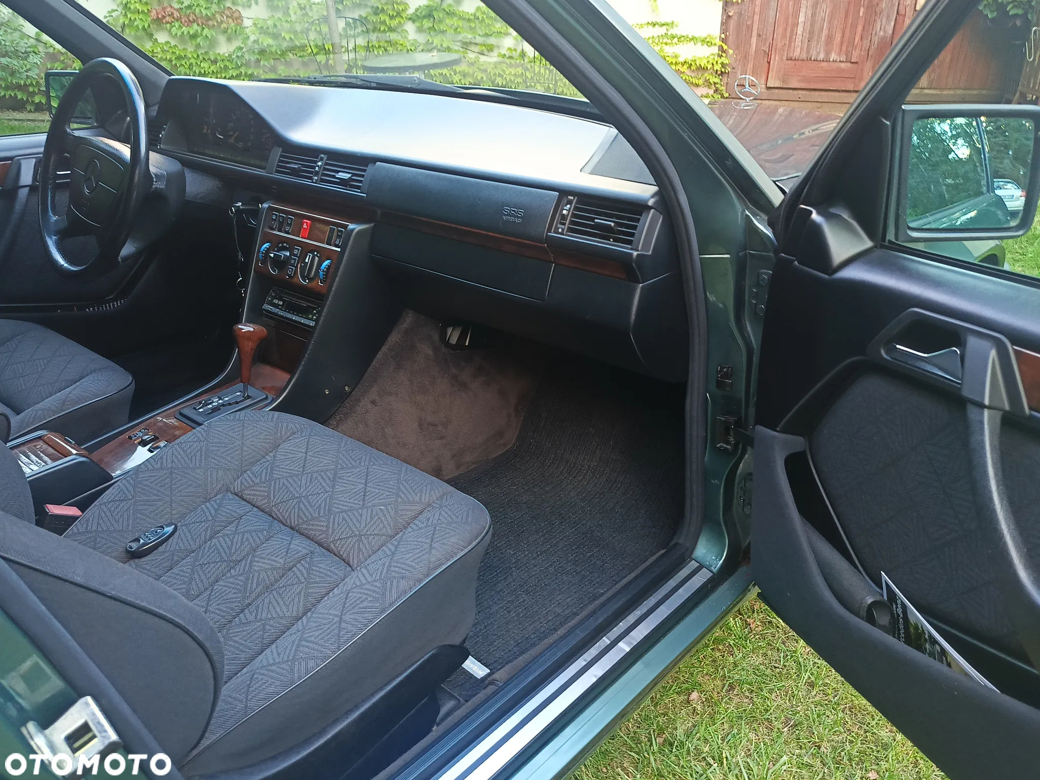 Mercedes-Benz Klasa E 300 4-Matic - 17