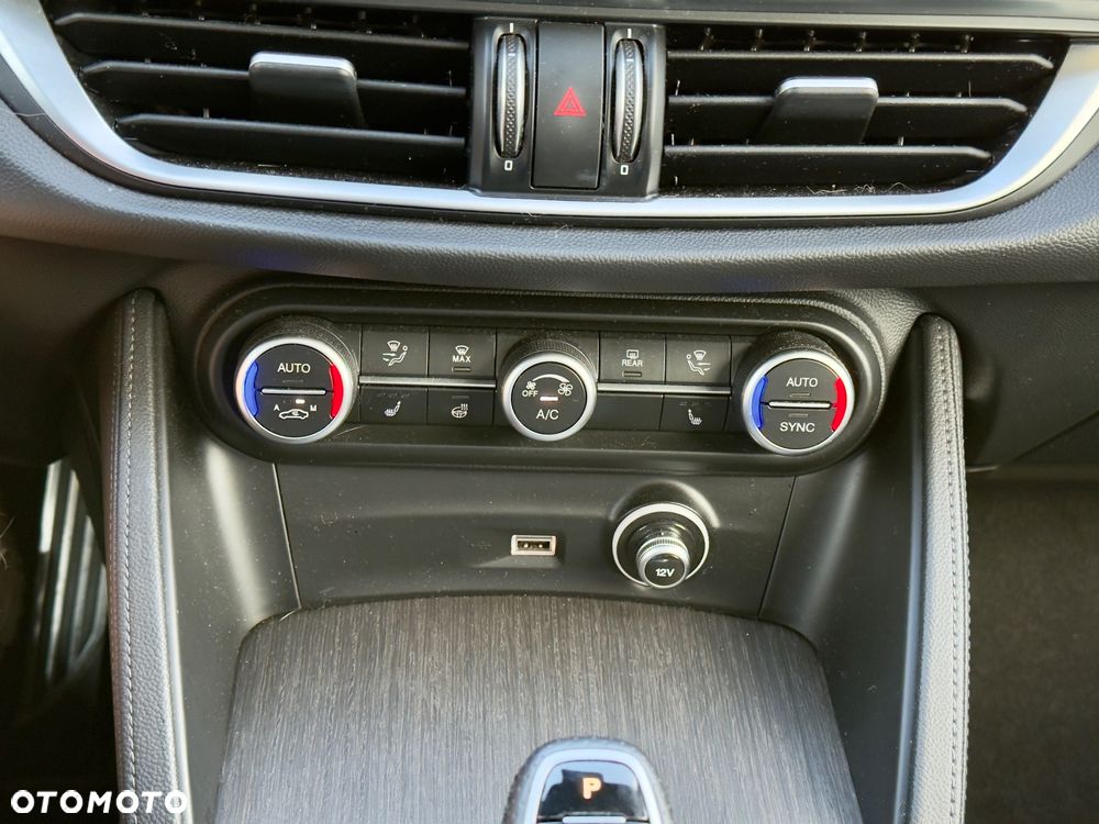Alfa Romeo Stelvio 2.0 Turbo 16V AT8-Q4 Ti - 9
