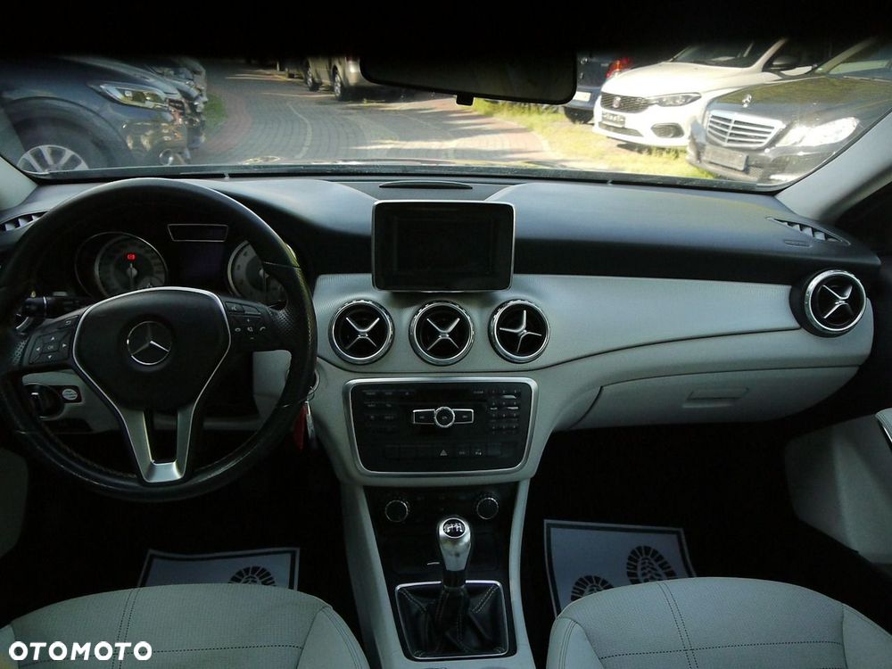 Mercedes-Benz GLA 200 UrbanStyle Edition - 19