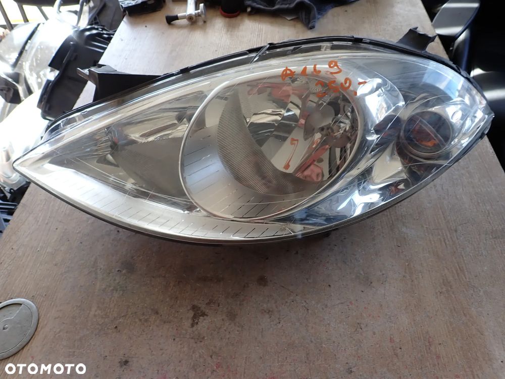 MERCEDES A KLASA W169 LAMPA LEWY PRZÓD EUROPA - 2