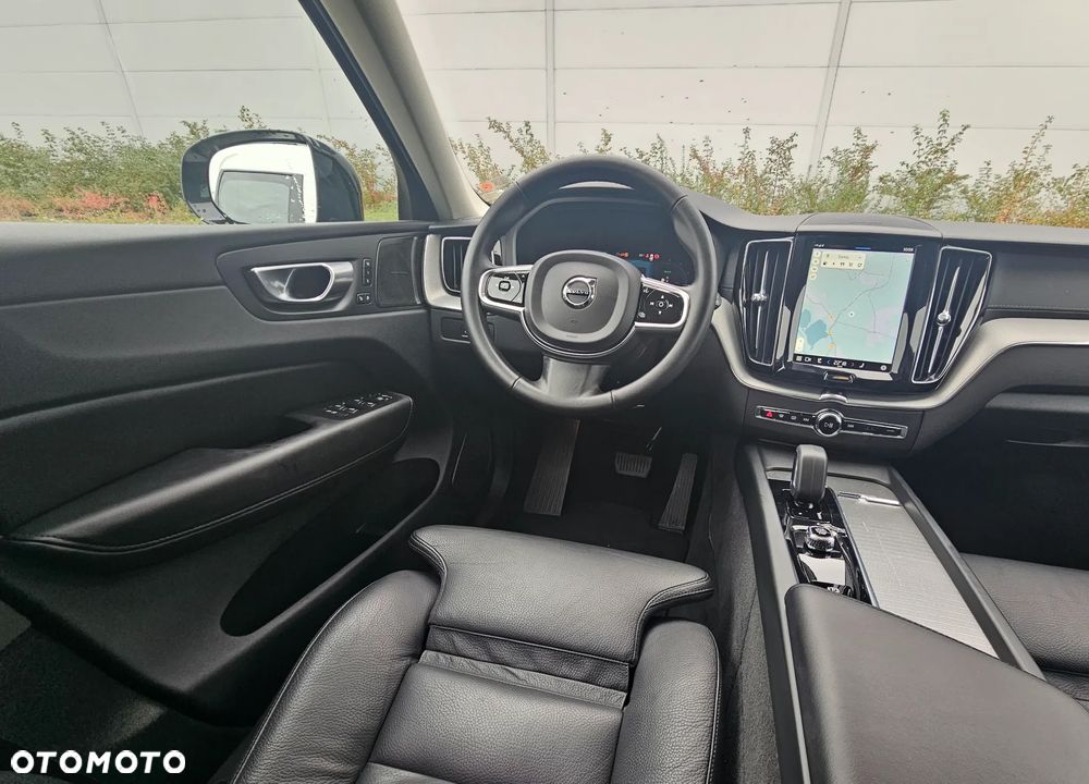 Volvo XC 60 T6 Plug-In Hybrid AWD Ultra Black Edition - 10