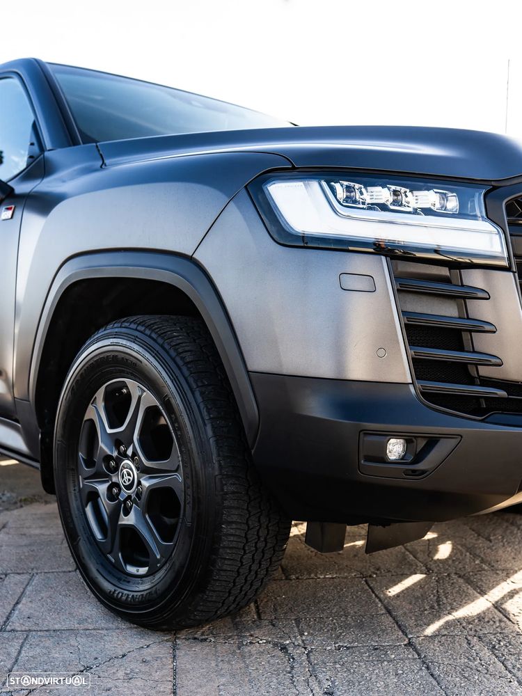 Toyota Land Cruiser - 4