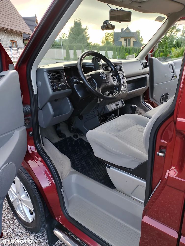 Volkswagen Caravelle - 15