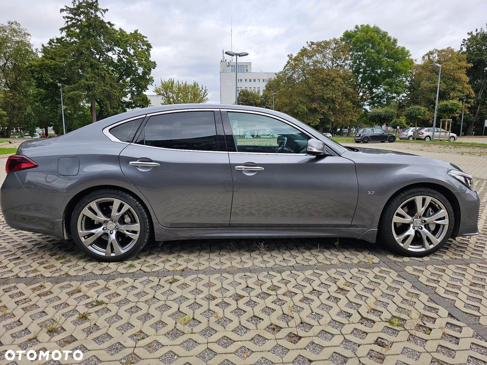 Infiniti Q70 - 8
