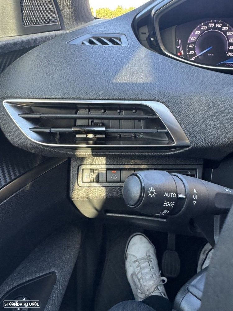 Peugeot 5008 1.2 PureTech Allure - 16