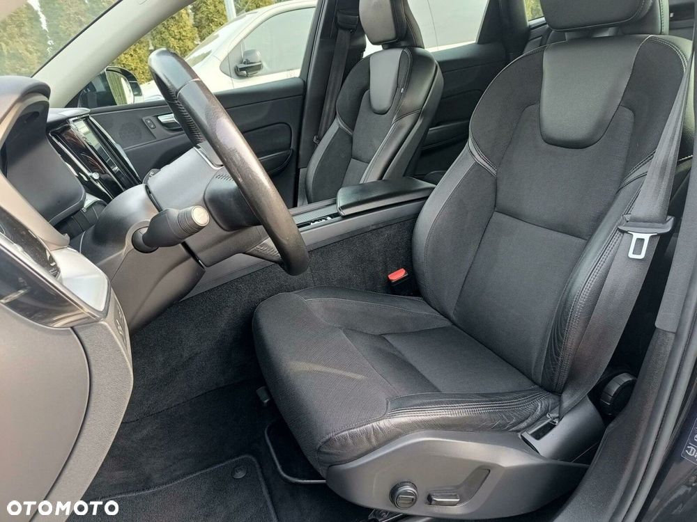 Volvo XC 60 T4 Momentum Pro - 12