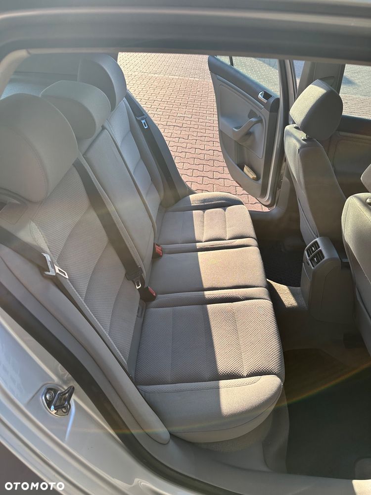 Volkswagen Golf - 8