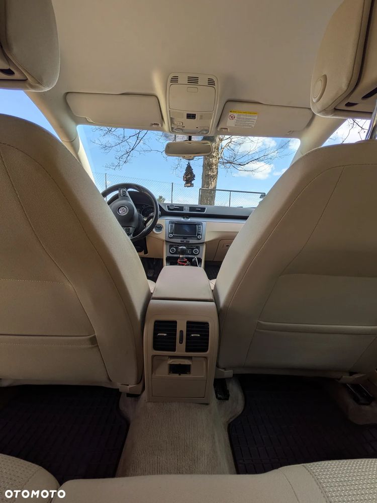 Volkswagen Passat 2.0 TDI DPF BlueMotion Technology Comfortline - 15