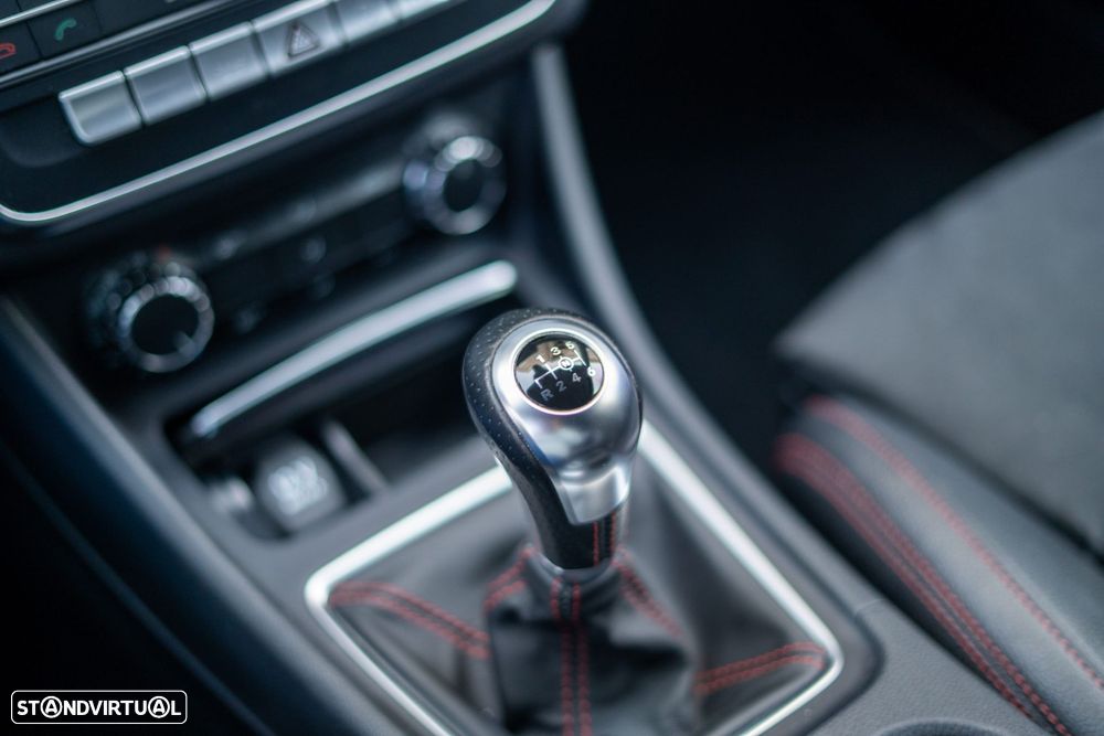 Mercedes-Benz CLA 180 d AMG Line - 32