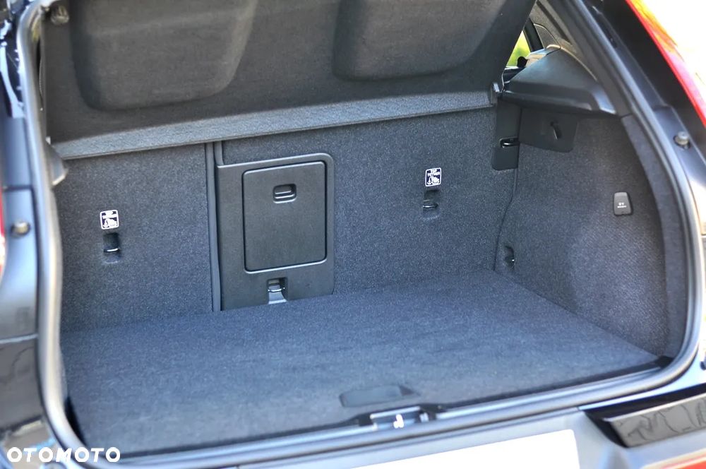 Volvo XC 40 T3 Geartronic RDesign - 38