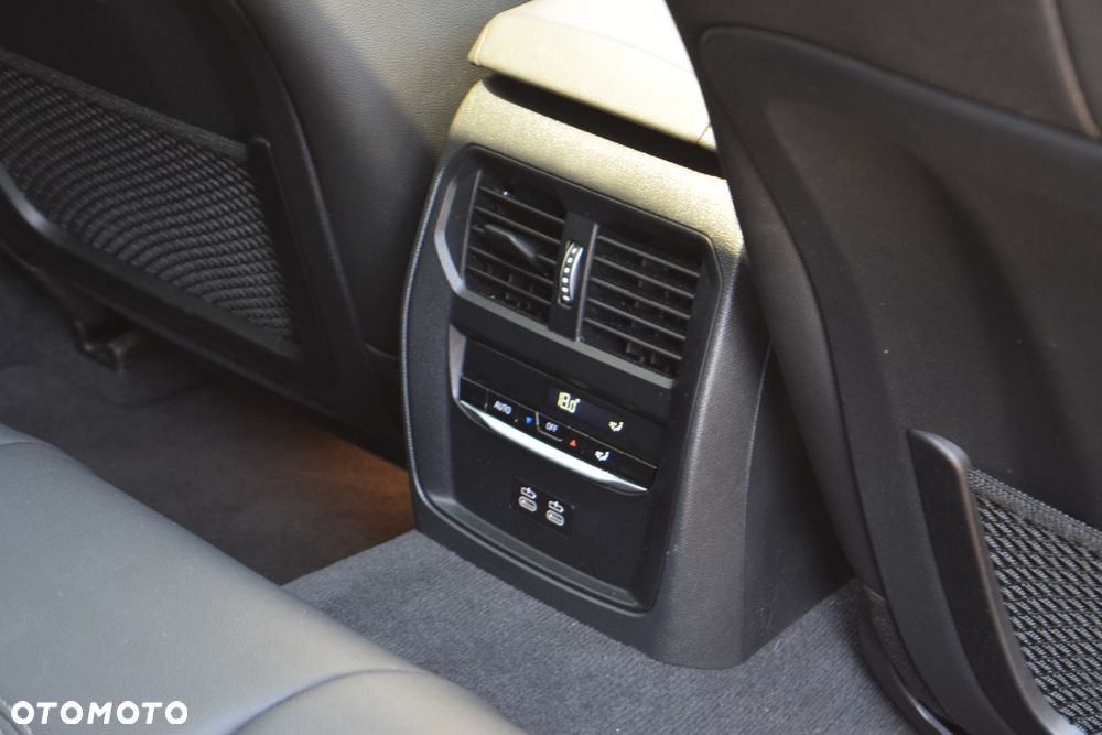 BMW Seria 3 320d xDrive Luxury Line sport - 28