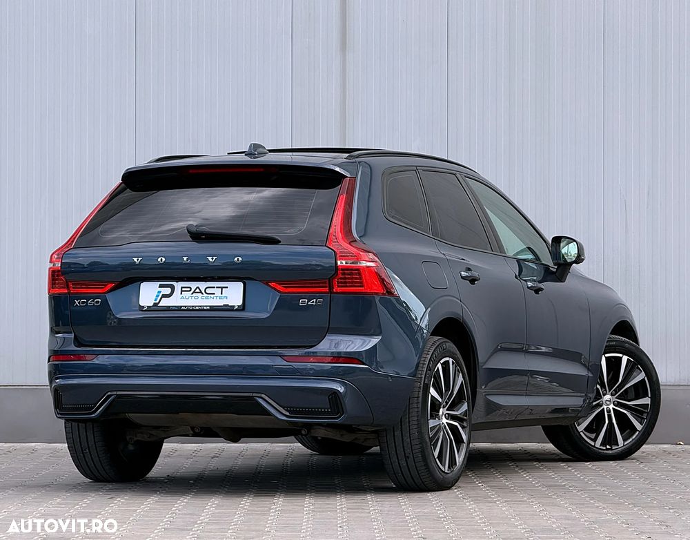 Volvo XC 60 B4 MHEV AT AWD Ultimate Dark - 4