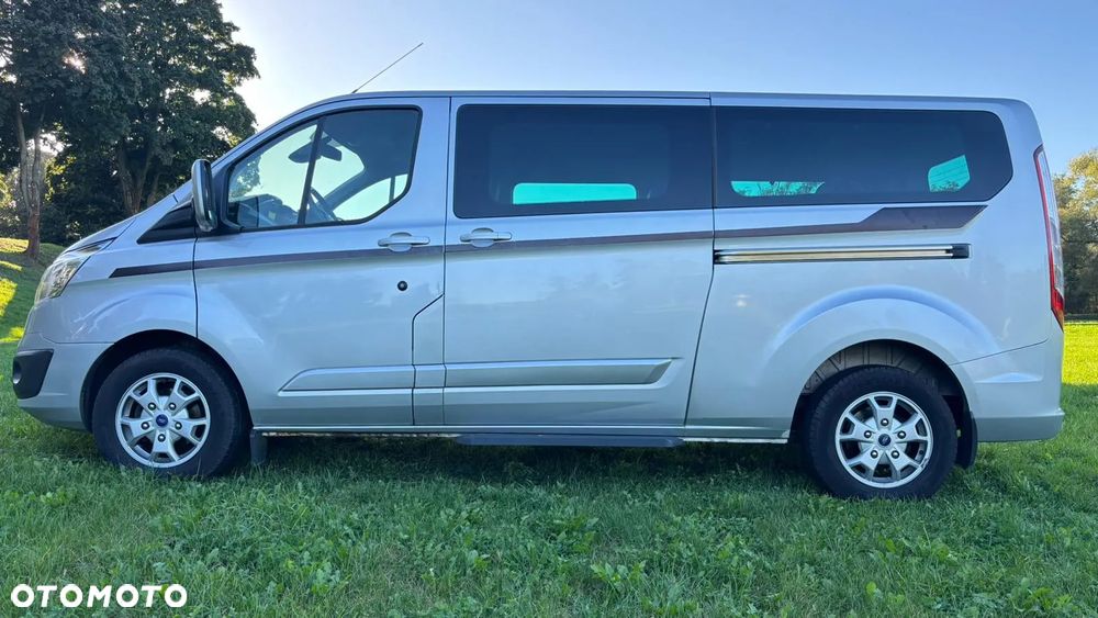 Ford Tourneo Custom - 1