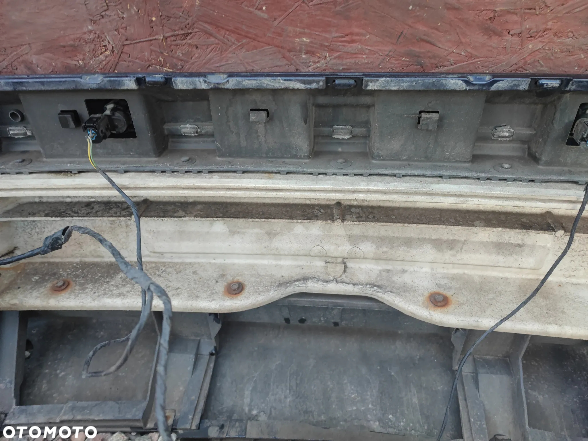 BMW E46 SEDAN ORYGINALNY ZDERZAK TYŁ M-PAKIET W KOLORZE ORIENT-BLAU METALIC O KODZIE LAKIERU 317/5 + CZUJNIKI PDC O NR.  51 12 2 293 990 W DOBRYM STANIE - 33