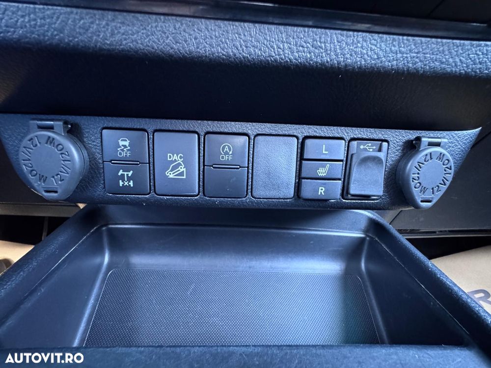 Toyota Hilux 2.8D 204CP 4x4 Double Cab AT Invincible - 32