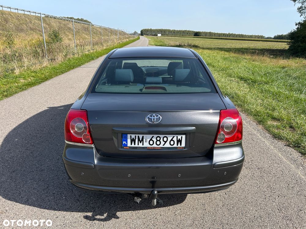 Toyota Avensis 2.0 VVT-i High - 11